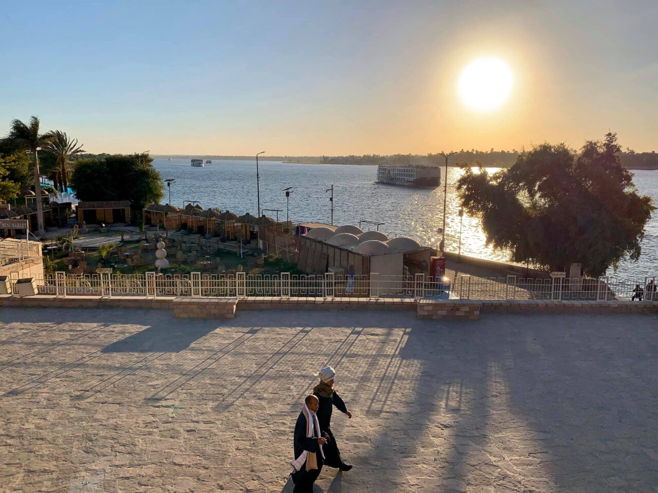 búcsú kom ombotól