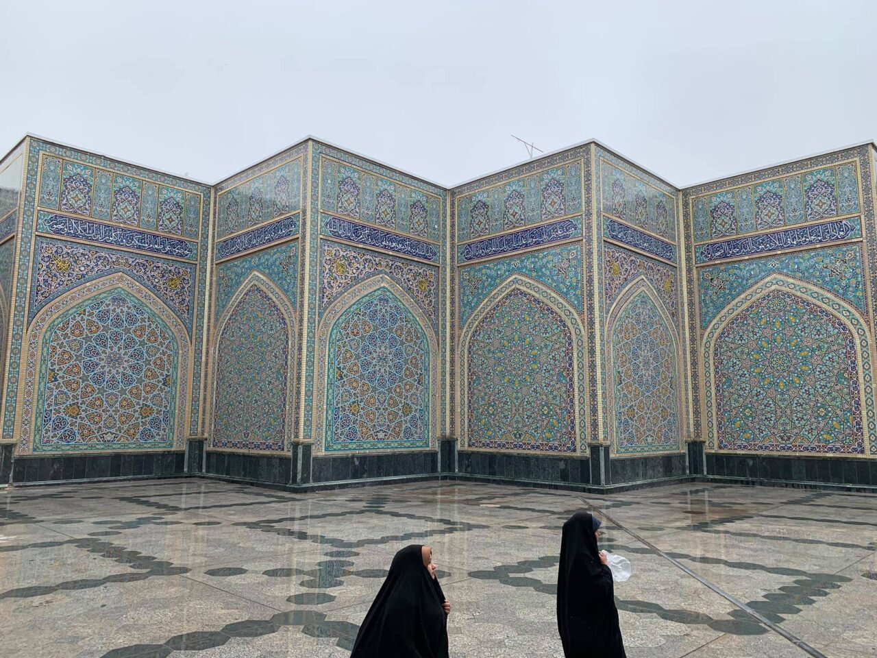 Másnap: elindulunk a szentélybe mashad