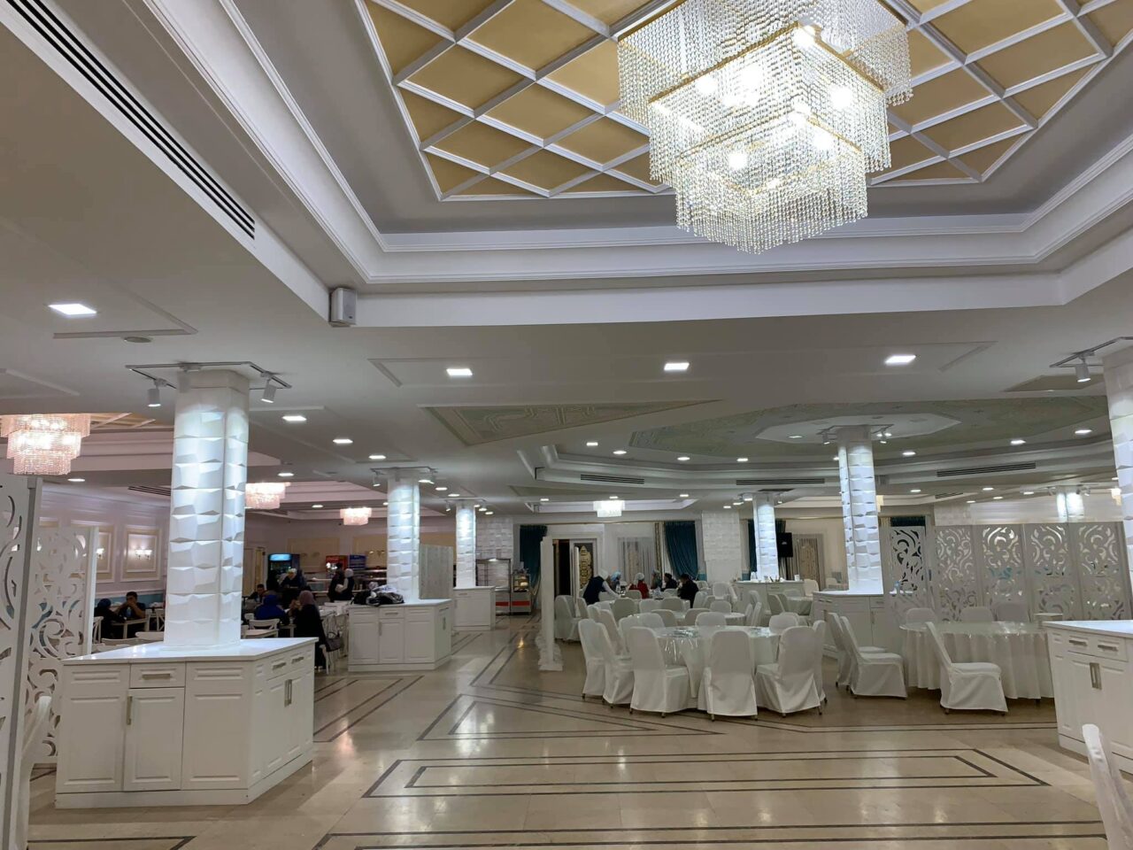 Hazrat Szultan mecset belül