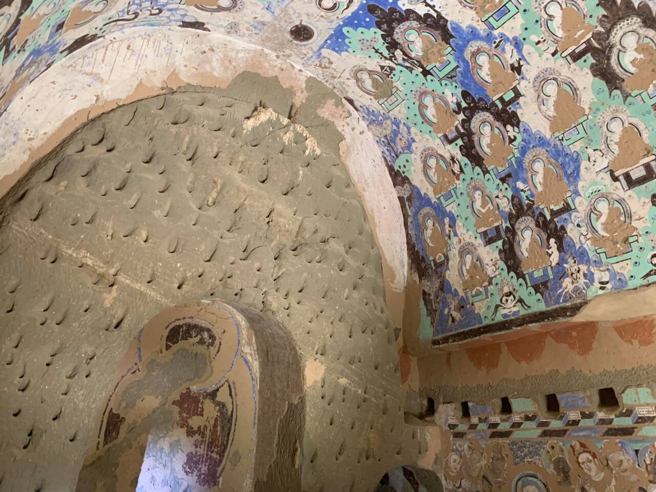 Kizil buddhista barlangtemplomok Kucsa mellett.