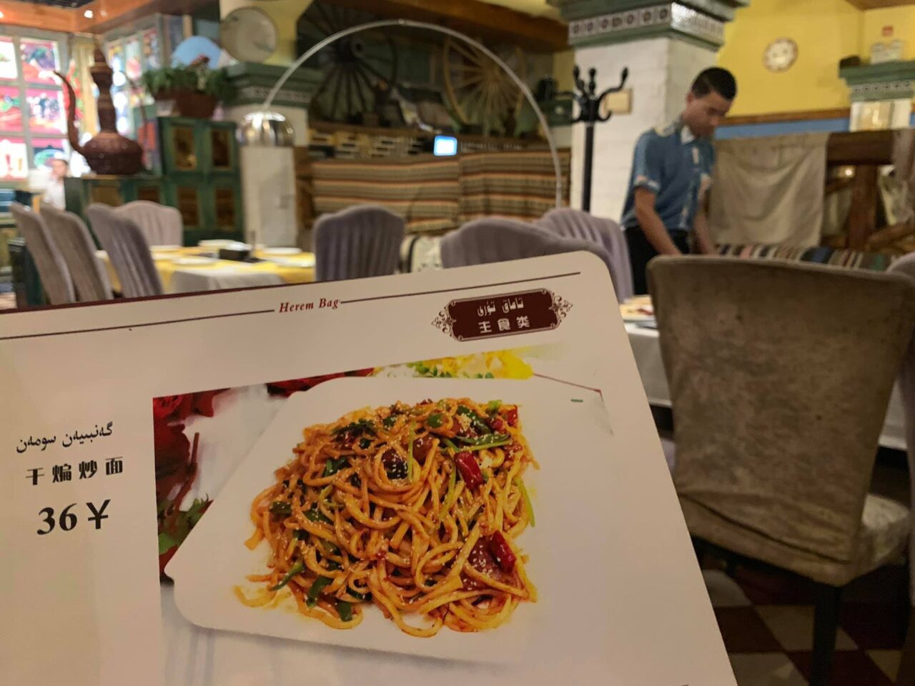 Szómen: ujgur lagman az étlapon