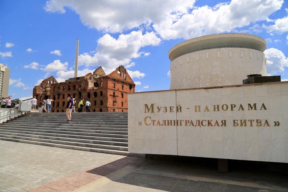 Tehát a malomépület és a sztálingrádi csata múzeuma, panorámaképpel.