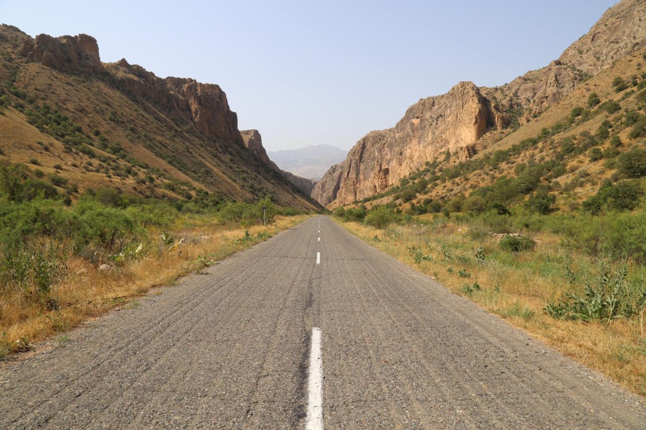 Úton Karabah, örményül Arcah (angolosan Artsakh) felé