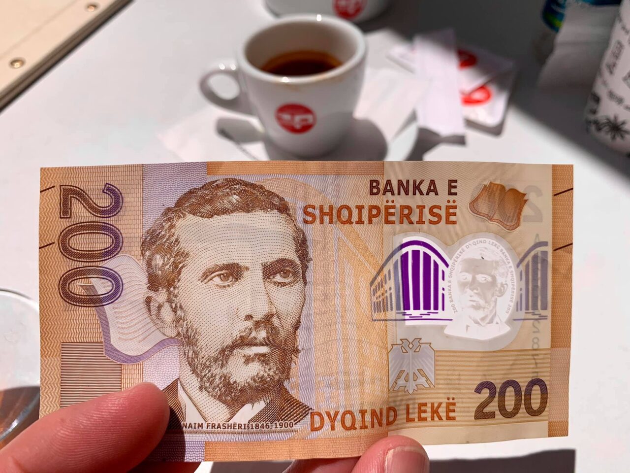 albán pénz