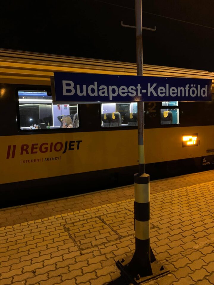 Indulás kicsivel éjfél után Kelenföldről.