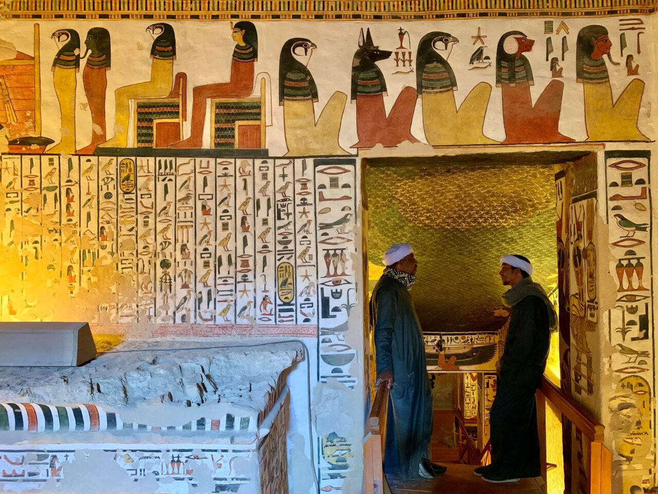 Nefertari (más írásmóddal Nofertari) gazdagon dekorált sírja a Királynék Völgyében, Luxornál