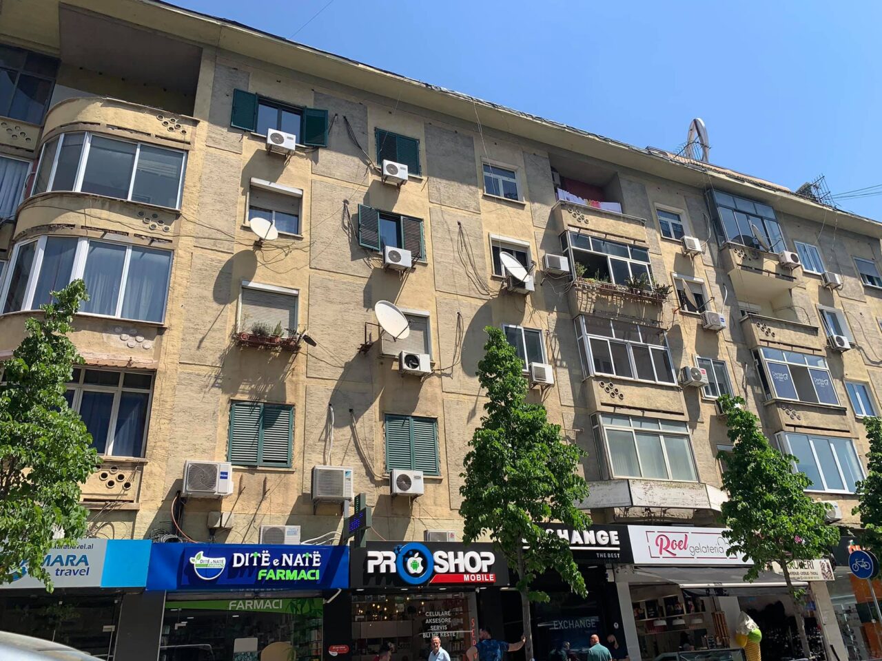 tirana utcakép